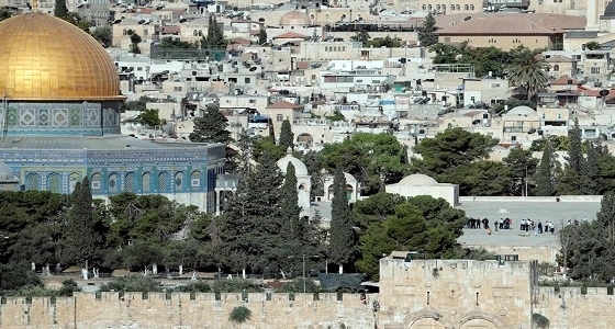 مؤسسة القدس تدين إطفاء الاحتلال الأنوار عن قبة الصخرة