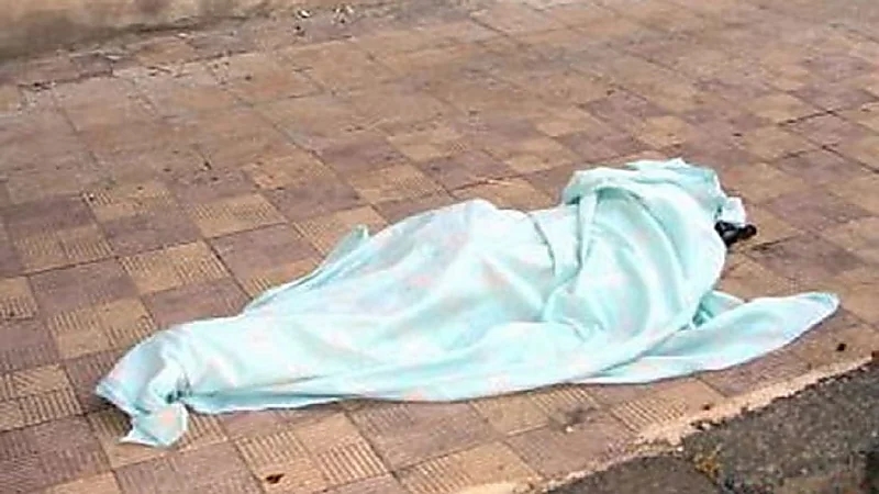مقتل شاب طعنا على أيدي ملثمين