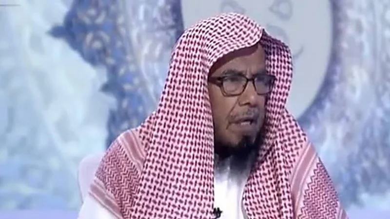 المطلق يوضح حكم ارتداء المحرم شيئاً فوق الإحرام عند المطر أو البرد "فيديو"