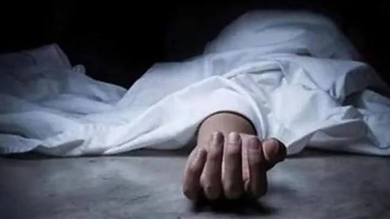 نسيان جثة رجل ميت على فرشه لمدة شهرين