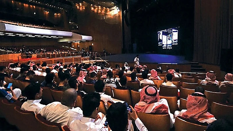 إغلاق دور السينما والمراكز الرياضية لمدة 10 أيام قابلة للتمديد
