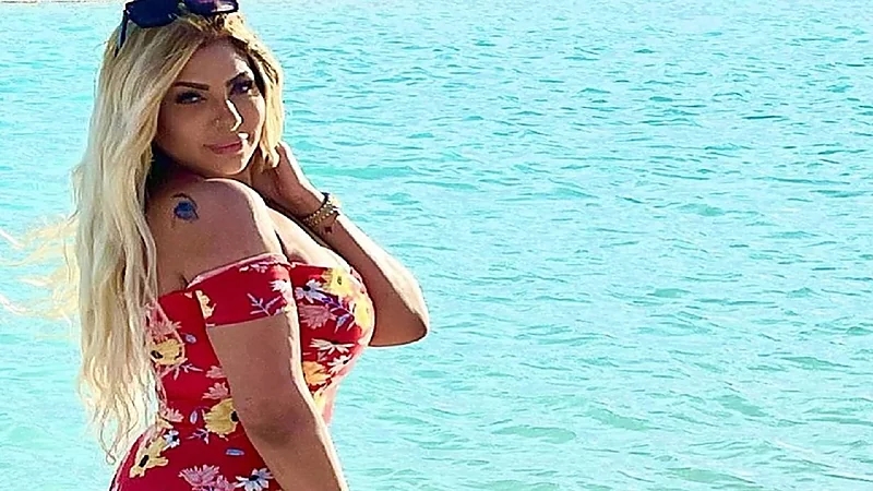بالصور.. فتاة سخر منها زملاؤها بالمدرسة فأصبحت نجمة الأنترنت