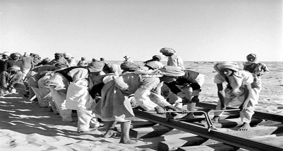 صور نادرة لعملية تركيب سكة حديد " الدمام- الرياض " قبل 70 عاما