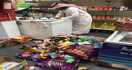 بالصور.. " التجارة " تضبط 803 سلع غذائية منتهية الصلاحية بالهفوف