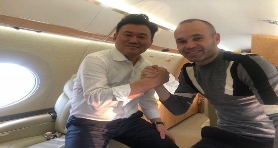 إنييستا يطير إلى طوكيو للانضمام إلى الدوري الياباني