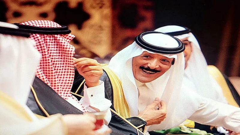 العواجي يروي ردة فعل الأمير نايف بعدما شق مواطن ثوبه أمامه