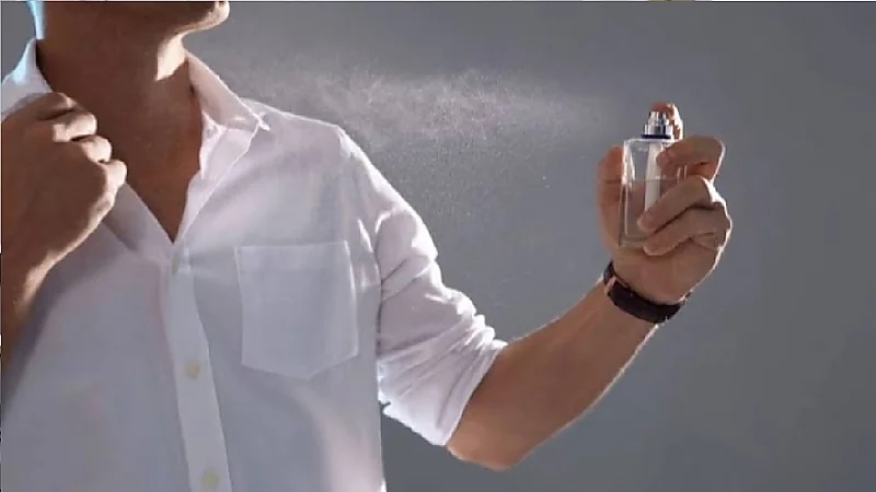 بالفيديو.. مختص بالعطور: رش العطر اتجاه الصدر خطأ شائع