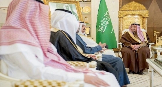 بالصور.. الأمير مشعل يستقبل الرحالة ناصر آل جار الله قبيل انطلاق رحلته