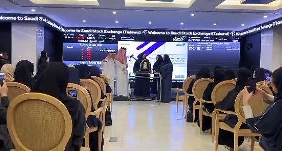 لأول مرة.. المرأة تعلن بدء التداول وتقرع جرس السوق المالية