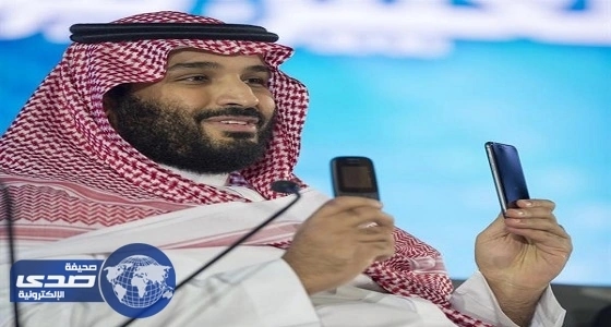 فيديو.. ولي العهد يشرح الفرق بين " نيوم " وغيره بمقارنة بين هاتفين