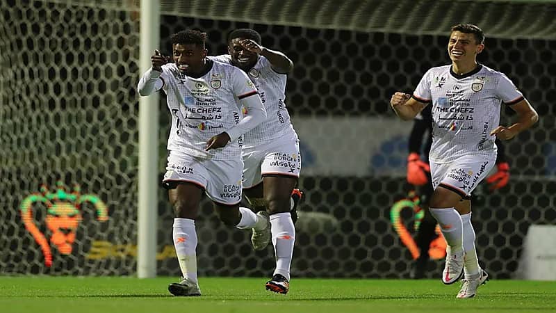 بالفيديو.. ‏الشباب يسحق الأهلي بثلاثية نظيفة ويعزز صدارته 