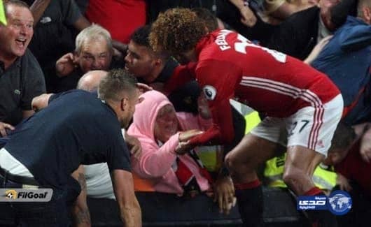 لفتة إنسانية رائعة: فيلايني ينقذ سيدة من حادث مروع بينما يحتفل زملاءه بالفوز القاتل