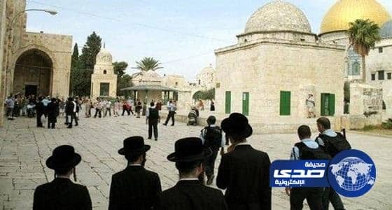 مستوطنون يهود يقتحمون المسجد الأقصى ويؤدون طقوس دينية