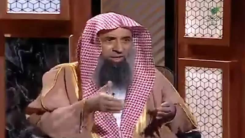 بالفيديو .. حكم إنشاد الضالة في المسجد