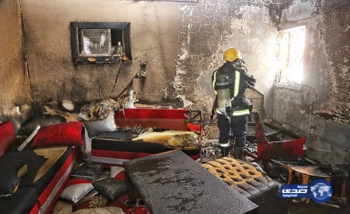 فرق مختصة تسيطر على حريق شب بميناء الملك فهد الصناعي بينبع