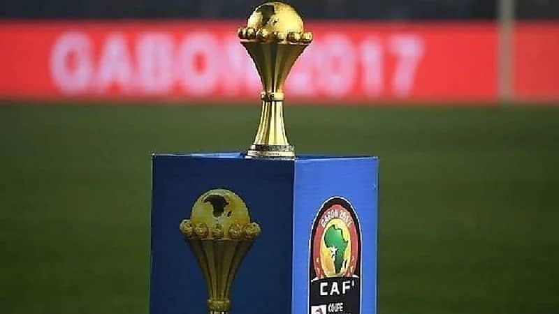 "موتسيبي" يثير الشك حول كأس أمم أفريقيا بسفره إلى الكاميرون