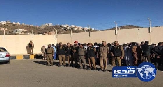 "شرطة الباحة" تلقي القبض على 168 مخالفاً لنظامي الإقامة والعمل