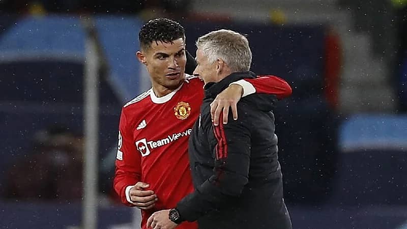 شاهد.. الحريري يعلق عمله في السياسة باكيا ومستذكرا كلمة والده