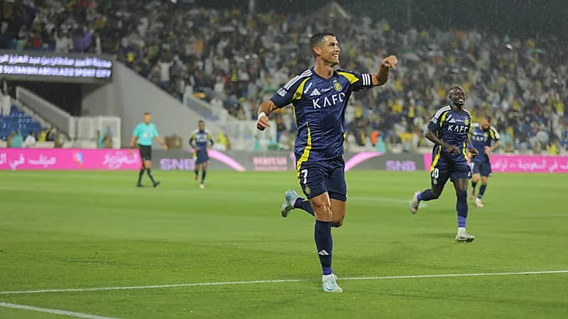 معالي نائب وزير الرياضة يتوّج البرازيلي "فونسيكا" بلقب بطولة الجيل القادم للتنس 2024 .. صور