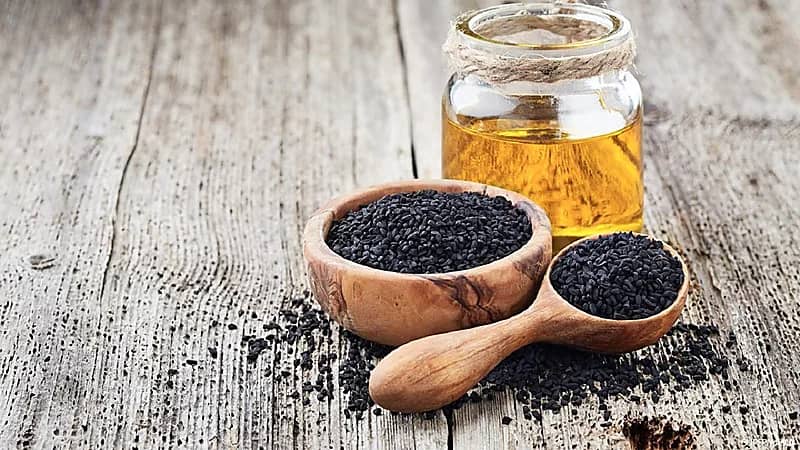 فوائد زيت حبة البركة وحقيقة علاقته بالتخسيس