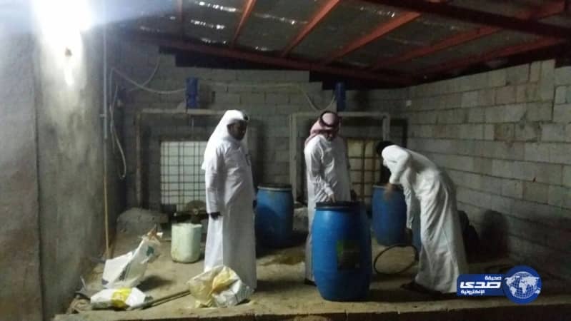 بلدية القوز تغلق مصنع منظفات مخالف في القنفذة