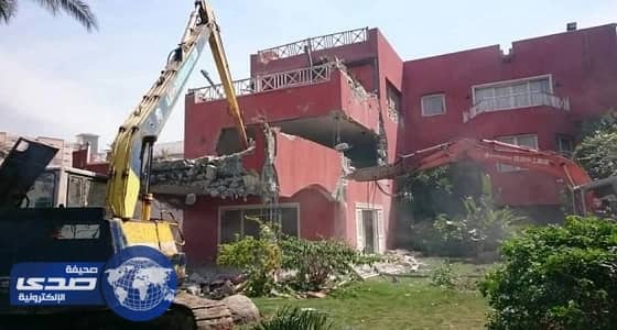 قطر تعتقل الحجاج العائدين إلى الدوحة