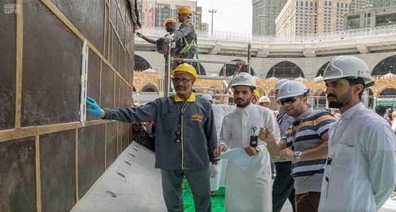 بالصور.. شؤون الحرمين تستكمل أعمال الصيانة للكعبة المشرفة
