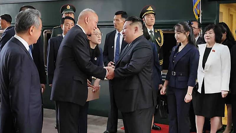 أول ظهور لابنة كيم بين قادة العالم في بكين.. فيديو