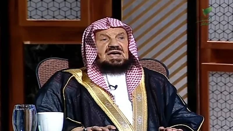 بالفيديو.. "المنيع" يكشف حكم استخدام الإبر في نفخ الشفاه وتجميل الوجه