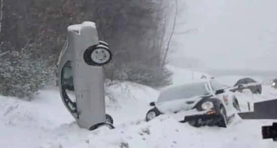 بالصور.. شتاء الدول الأوروبية بين المعاناة والسخرية