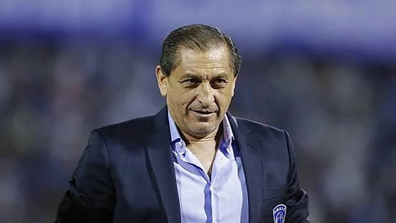 مدرب الهلال يعتمد على المفرج في مواجهة الأهلي 