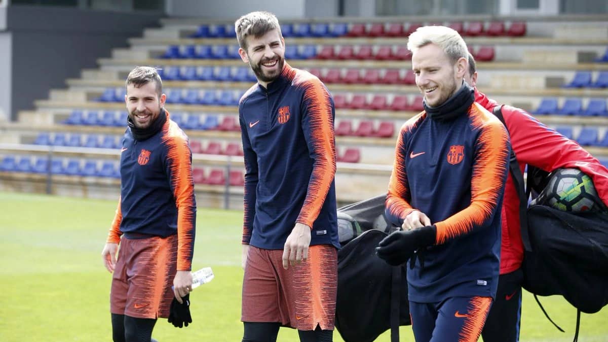 بيكيه يشارك في مران البرسا بشكل طبيعي قبل موقعة أتلتيكو