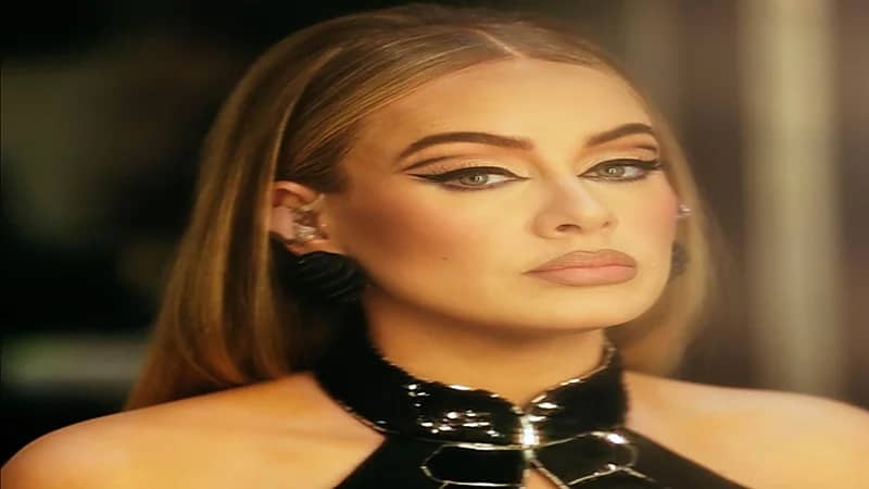 "أديل" تعيد صيحات مكياج قديمة إلى واجهة الاتجاهات الجمالية