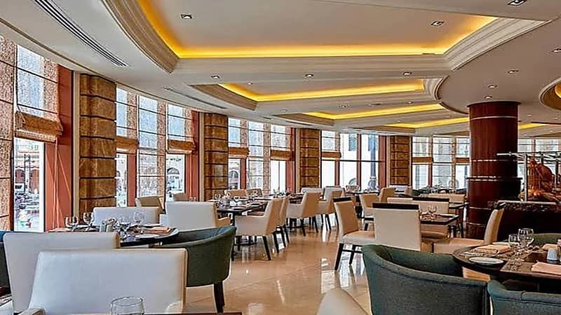 زيادة عدد الأفراد على الطاولة الواحدة في المطاعم والمقاهي