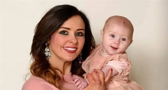 صور جدة برفقة حفيدتها تخطف الأنظار بجمالها وأناقتها