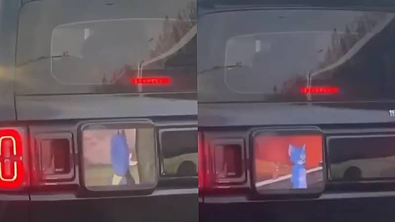 صاحب سيارة يضع شاشة تعرض توم وجيري حتى لا يشعر أحد خلفه بالملل .. فيديو