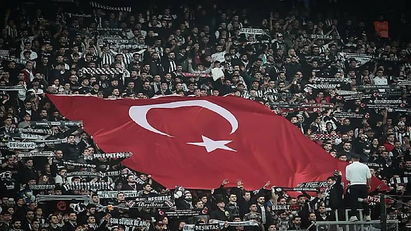 الدوري التركي يتحول إلى مظاهرات تطالب باستقالة حكومة أردوغان