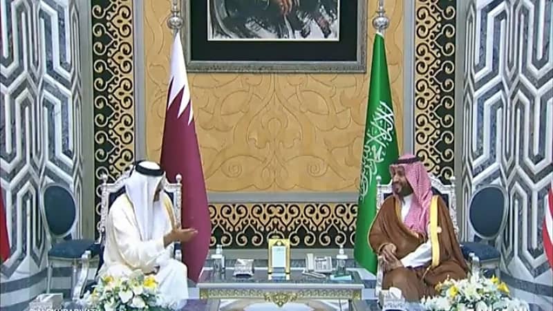 ‏بالفيديو.. ولي العهد يستقبل أمير قطر في مطار جدة