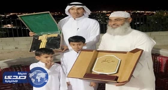 تكريم معلم مصري بعد 22 عامًا قضاها في تحفيظ القرآن شمال الطائف