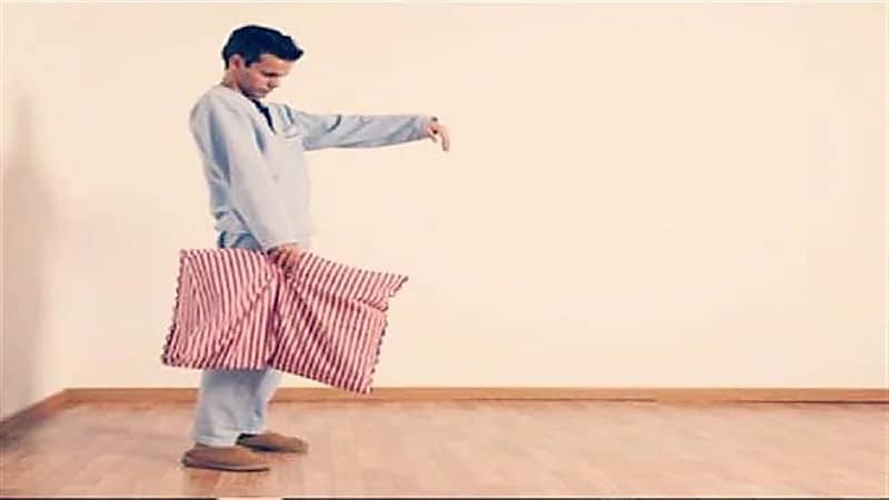 أبرز أسباب المشي أثناء النوم