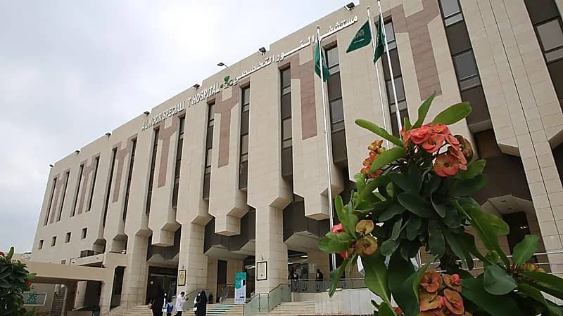 إنهاء معاناة مريضة تعاني من سمنة مفرطة وترهلات بجدار البطن بـ "نور مكة"