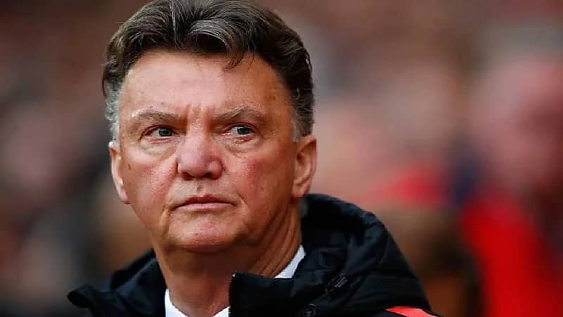 مدرب منتخب هولندا يستبعد حارسه المخضرم سيليسن