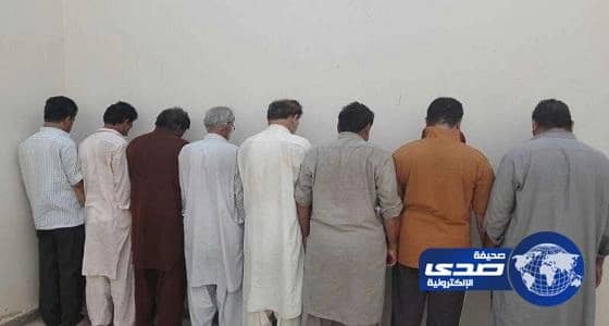 القبض على عصابتين تمتهنان غسل الأموال والقمار في بيشة