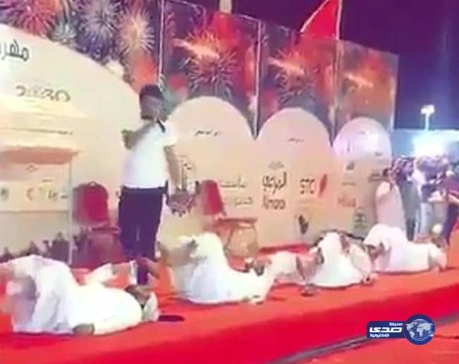 موجة غضب في الشارع الشمالي بسبب مسابقة "رضاعة كبار السن" في مهرجان عرعر