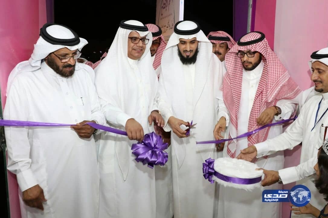 بدعم من وزارة العمل والتنمية الاجتماعية.. 44 شابة سعودية يُدِرن مجمع اتصالات نسائي بالرياض