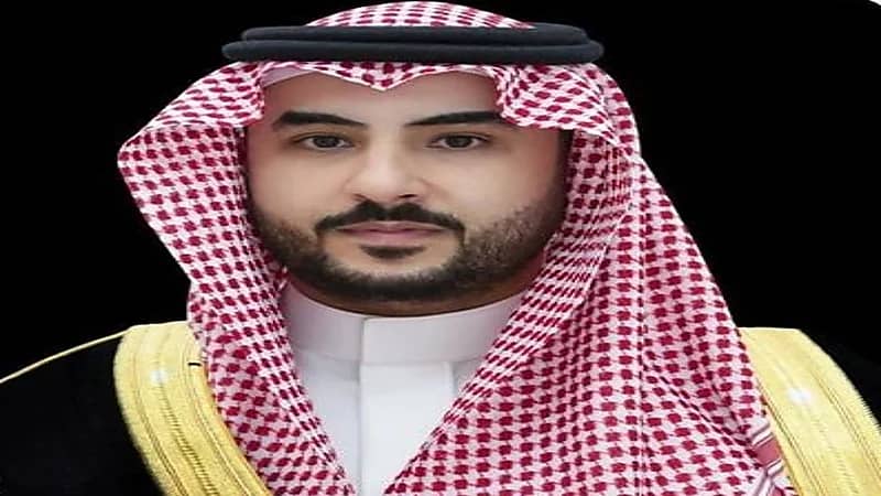 وزير الدفاع يتلقى اتصالًا هاتفيًا من رئيس هيئة الأركان العامة للقوات المسلحة الإيرانية