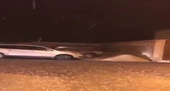 بالفيديو.. سماء الدلم تمتليء بالبرق والرعد والأمطار