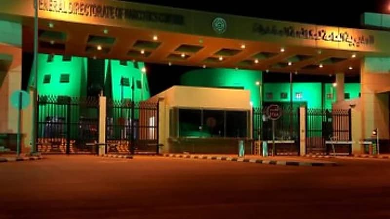 مبنى مكافحة المخدرات تتوشح بالأخضر احتفالًا باليوم الوطني 95 .. صور