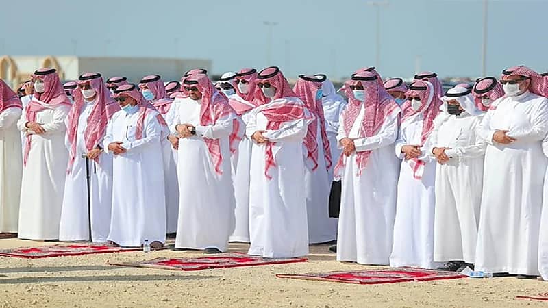 سمو نائب أمير الشرقية يؤدي صلاة الميت على فيصل الشهيل