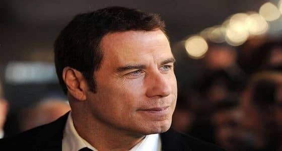 بالصور.. وصول " جون ترافولتا " إلى الرياض